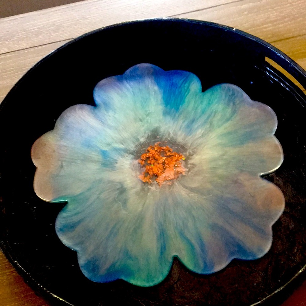 Flower resin flat tray.